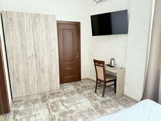 Фото Гостиница Вена Симферополь Стандарт однокомнатный 2 Гостиница Вена Симферополь Стандарт однокомнатный-2