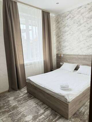 Фото Гостиница Вена Симферополь Стандарт однокомнатный 1 Гостиница Вена Симферополь Стандарт однокомнатный-1