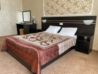 Фото Гостиница Вена Симферополь Стандарт Двухкомнатный 1 Гостиница Вена Симферополь Стандарт Двухкомнатный-1