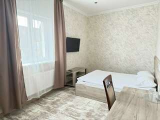 Гостиница Вена Симферополь Стандарт комфорт с 2 односпальными кроварями-1